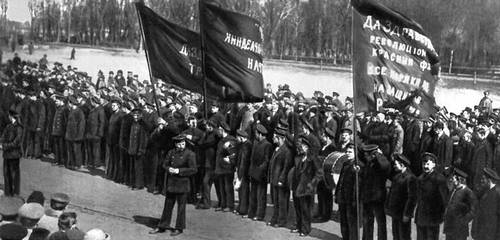 Матросы Балтийского флота на Марсовом поле. Петроград. 1 мая 1918 г.