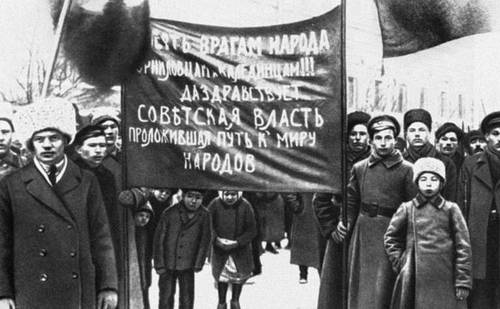 Демонстрация рабочих и революционных солдат против мятежа Каледина. Петроград. 1917 г.