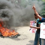 Студенты университета Джаганнатха выкрикивают лозунги в знак протеста против убийства Самада [Махмуд Хоссейн ОПУ / Al Jazeera].