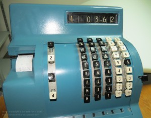 /Советский кассовый аппарат А1Т-4-400-2 выпуска 1979 г.