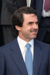 /[https://ru.wikipedia.org/wiki/Аснар,_Хосе_Мария|Хосе Мария Аснар Лопес] (род. 1953) — испанский политик, член Народной партии. Премьер-министр Испании с 5 мая 1996 по 17 апреля 2004 года.